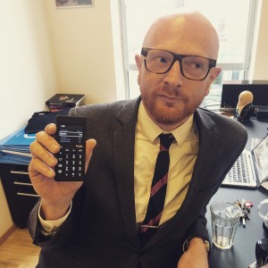 Mads_Brügger_dumbphone